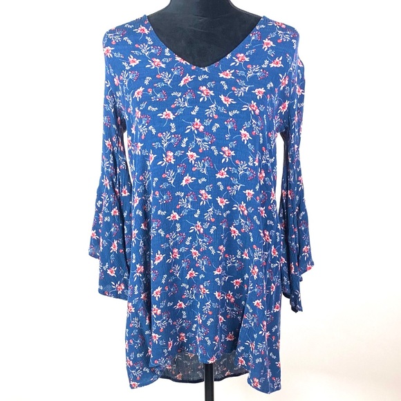 Lush Dresses & Skirts - 🌸Lush Whitney Bell Sleeve Woven Shift Dress